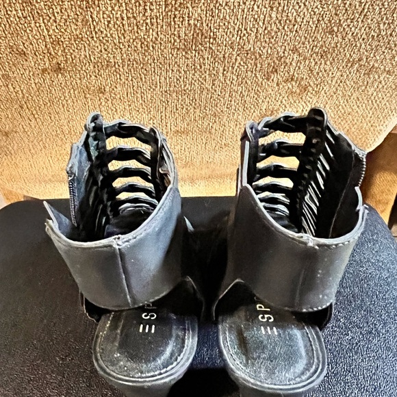 Esprit - Picture 3 of 3